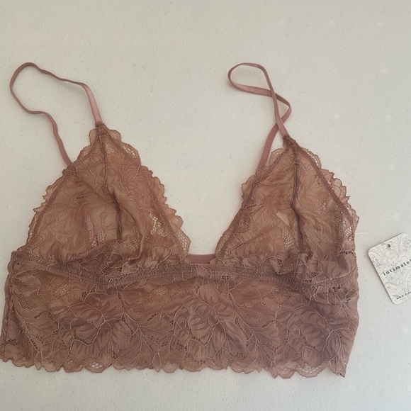 Intimately free people - Picture 1 of 3